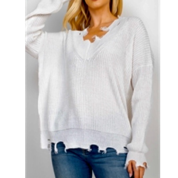 ✨THE PERFECT WEIGHT WHITE V-NECK DISTRESSED KNIT SWEATER-NEW - Picture 8 of 9